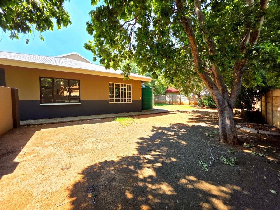5 Bedroom Property for Sale in Langenhovenpark Free State